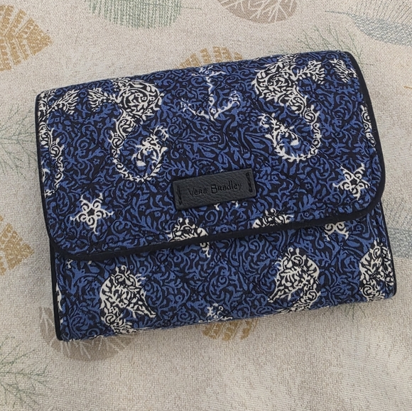 Vera Bradley Blue And White Seahorse Of Course Pattern - Picture 6 of 9